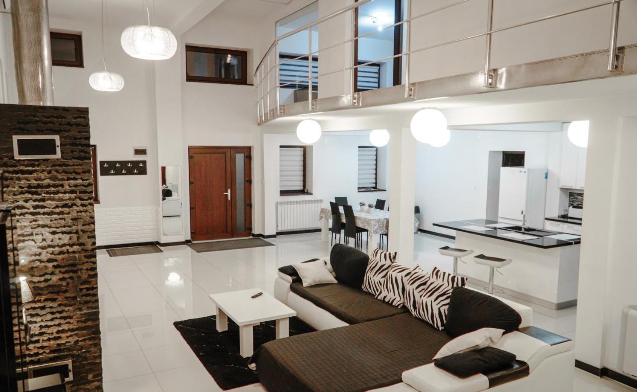 Vila Carolina Apulum Villa Alba Iulia Exteriör bild