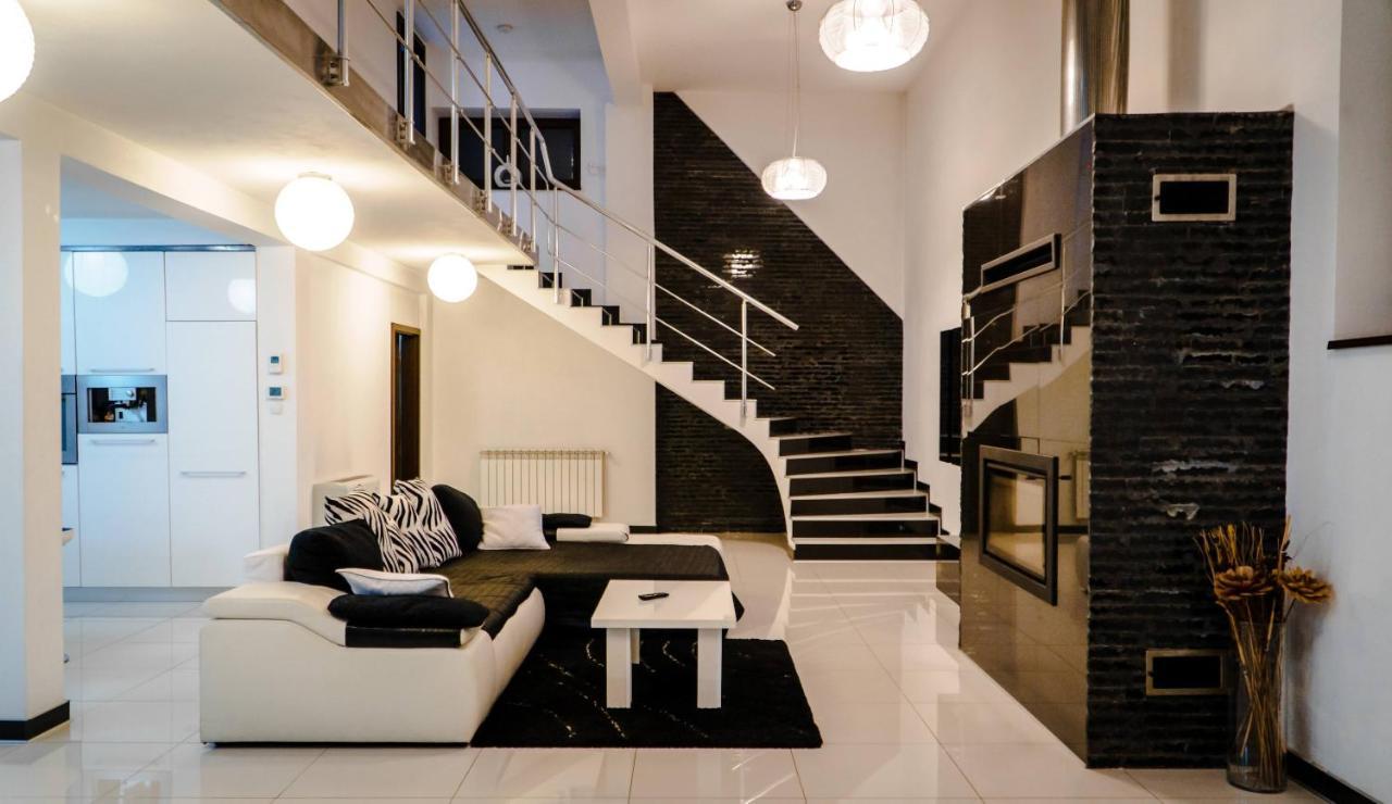 Vila Carolina Apulum Villa Alba Iulia Exteriör bild