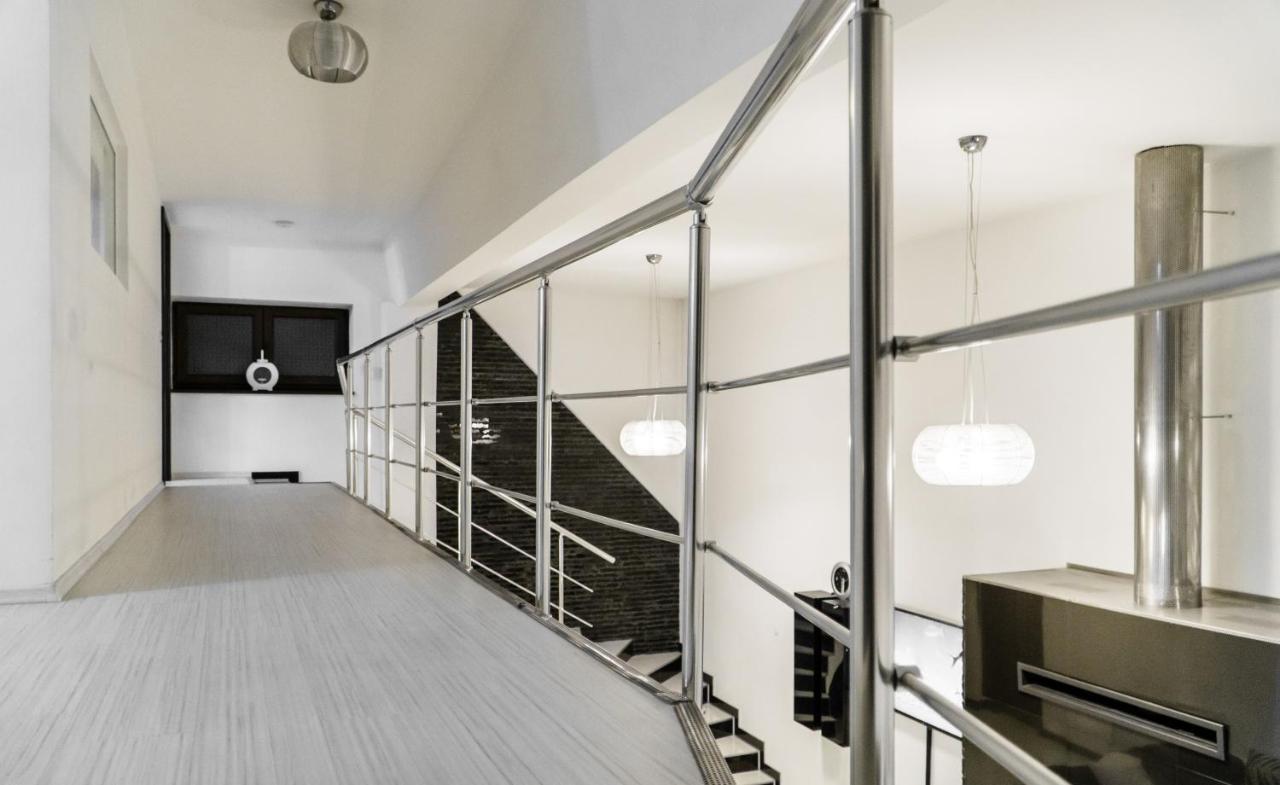 Vila Carolina Apulum Villa Alba Iulia Exteriör bild