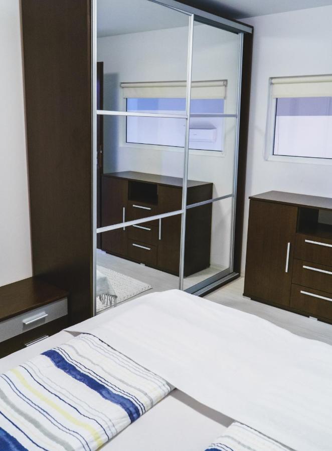 Vila Carolina Apulum Villa Alba Iulia Exteriör bild