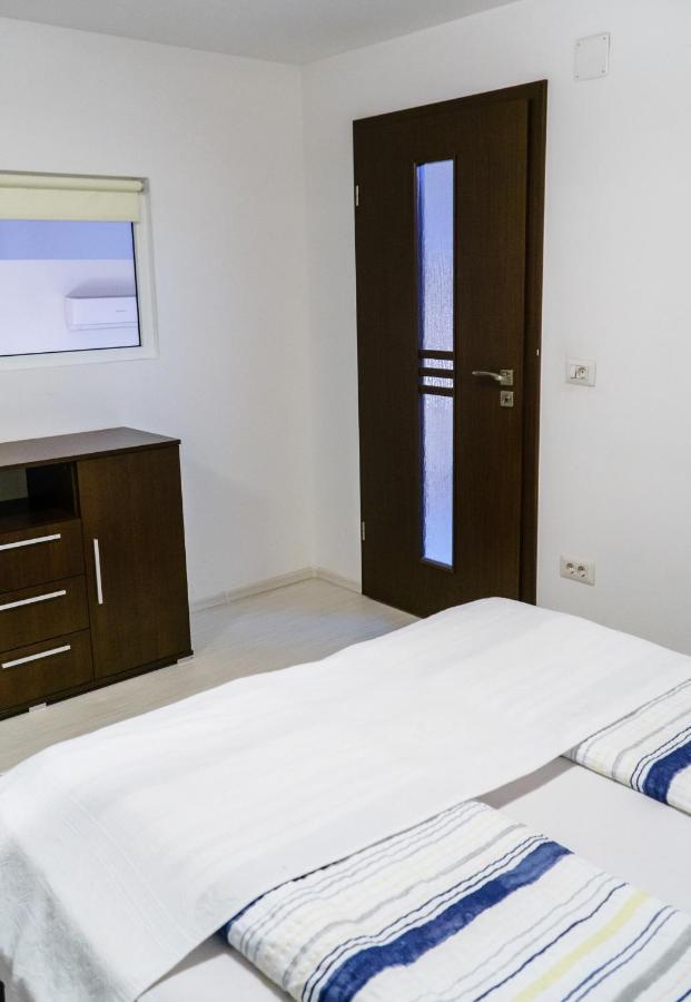 Vila Carolina Apulum Villa Alba Iulia Exteriör bild