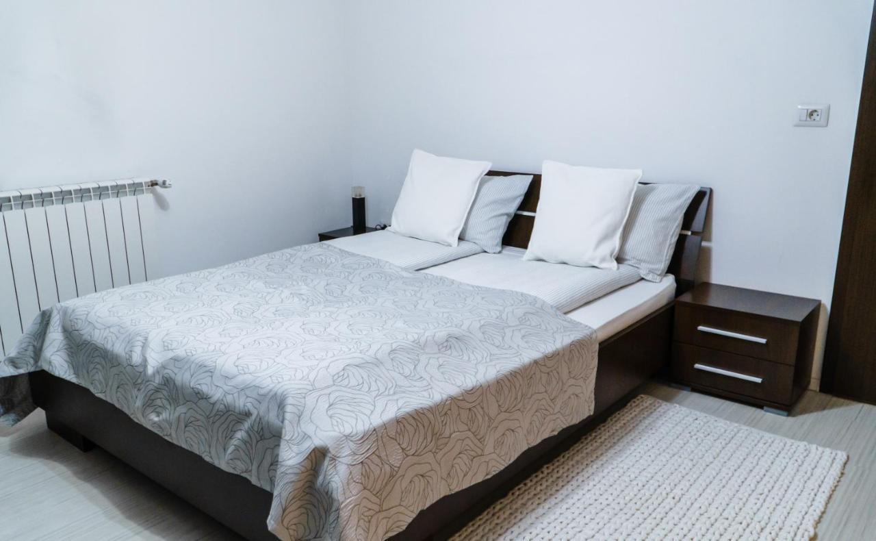 Vila Carolina Apulum Villa Alba Iulia Exteriör bild
