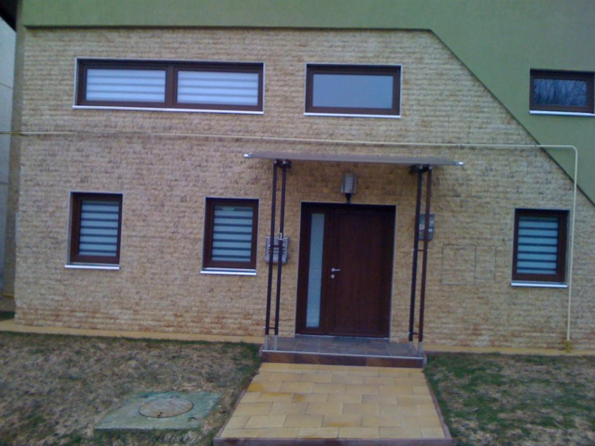 Vila Carolina Apulum Villa Alba Iulia Exteriör bild