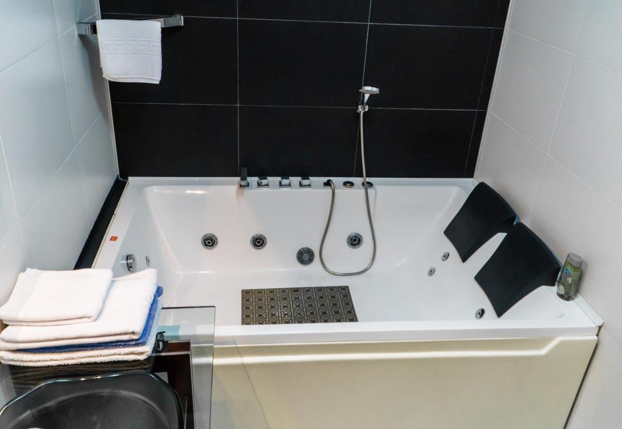 Vila Carolina Apulum Villa Alba Iulia Exteriör bild