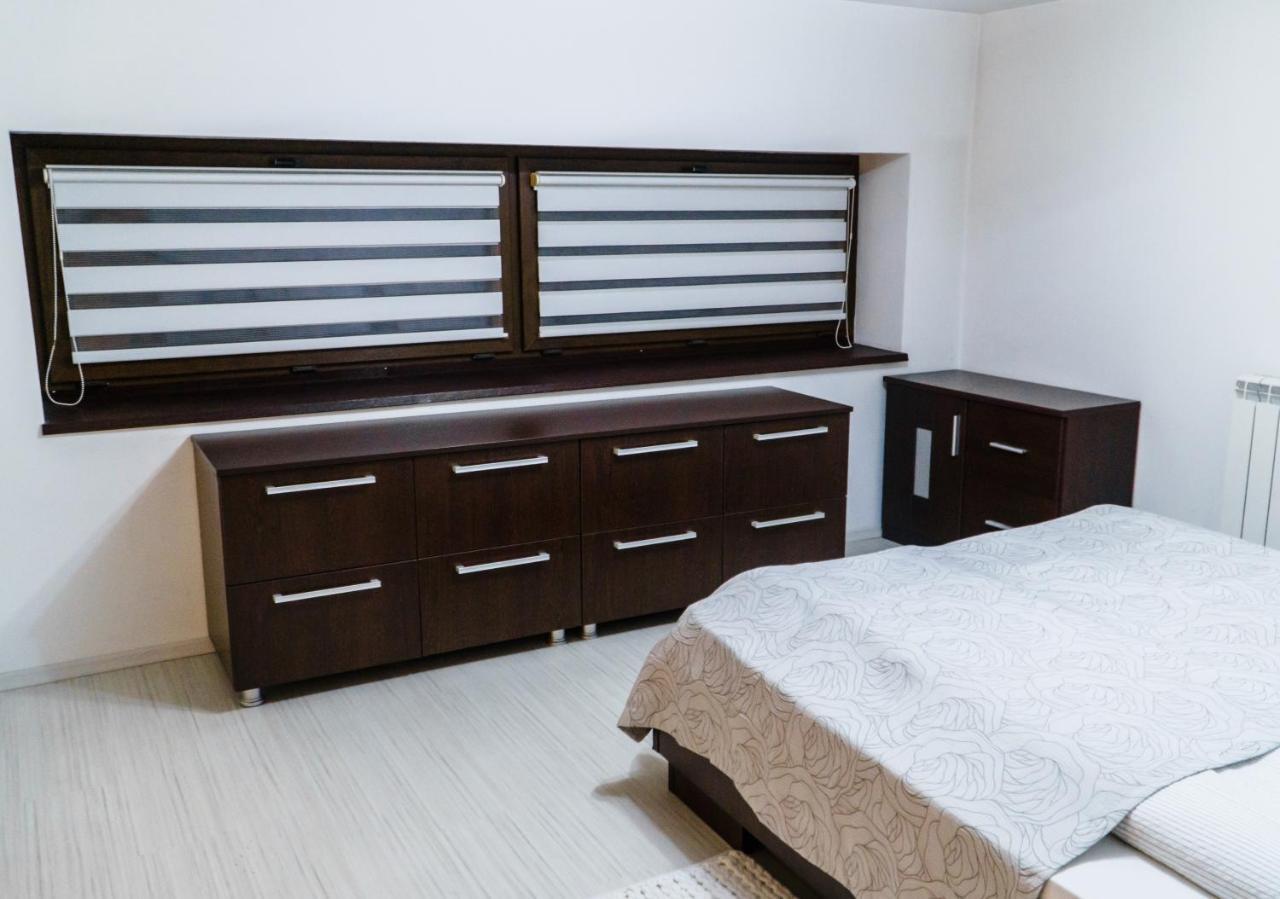 Vila Carolina Apulum Villa Alba Iulia Exteriör bild